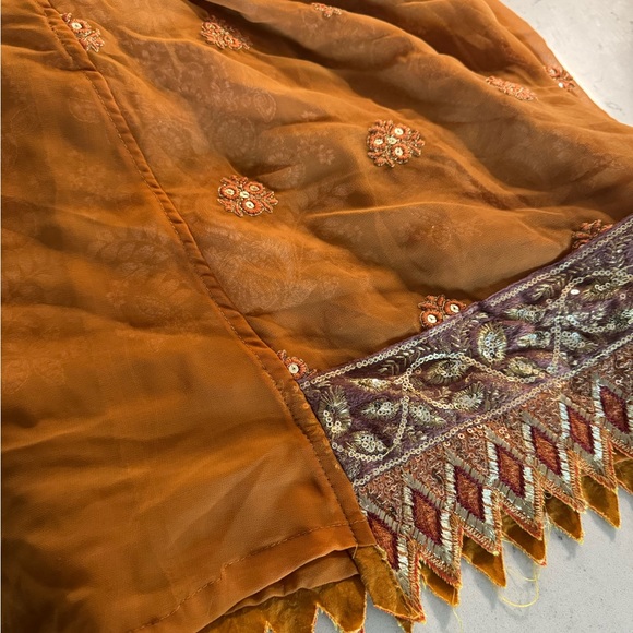 Incredibly beautifully beaded and sequined Sari (Saree) - Picture 4 of 16